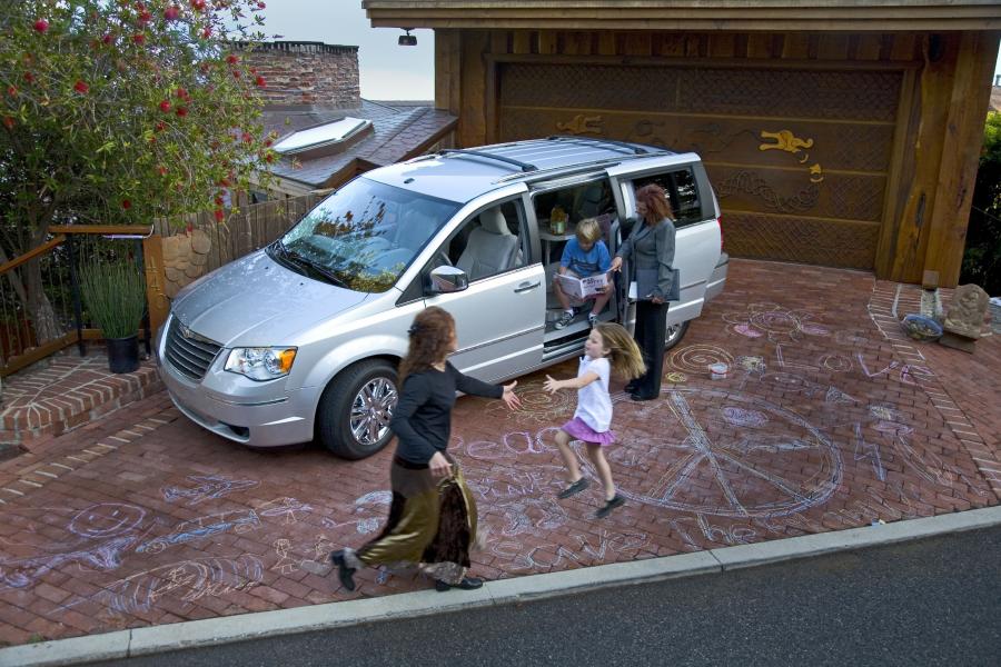  Chrysler Town & Country 2008 года  (фото 43 из 69)